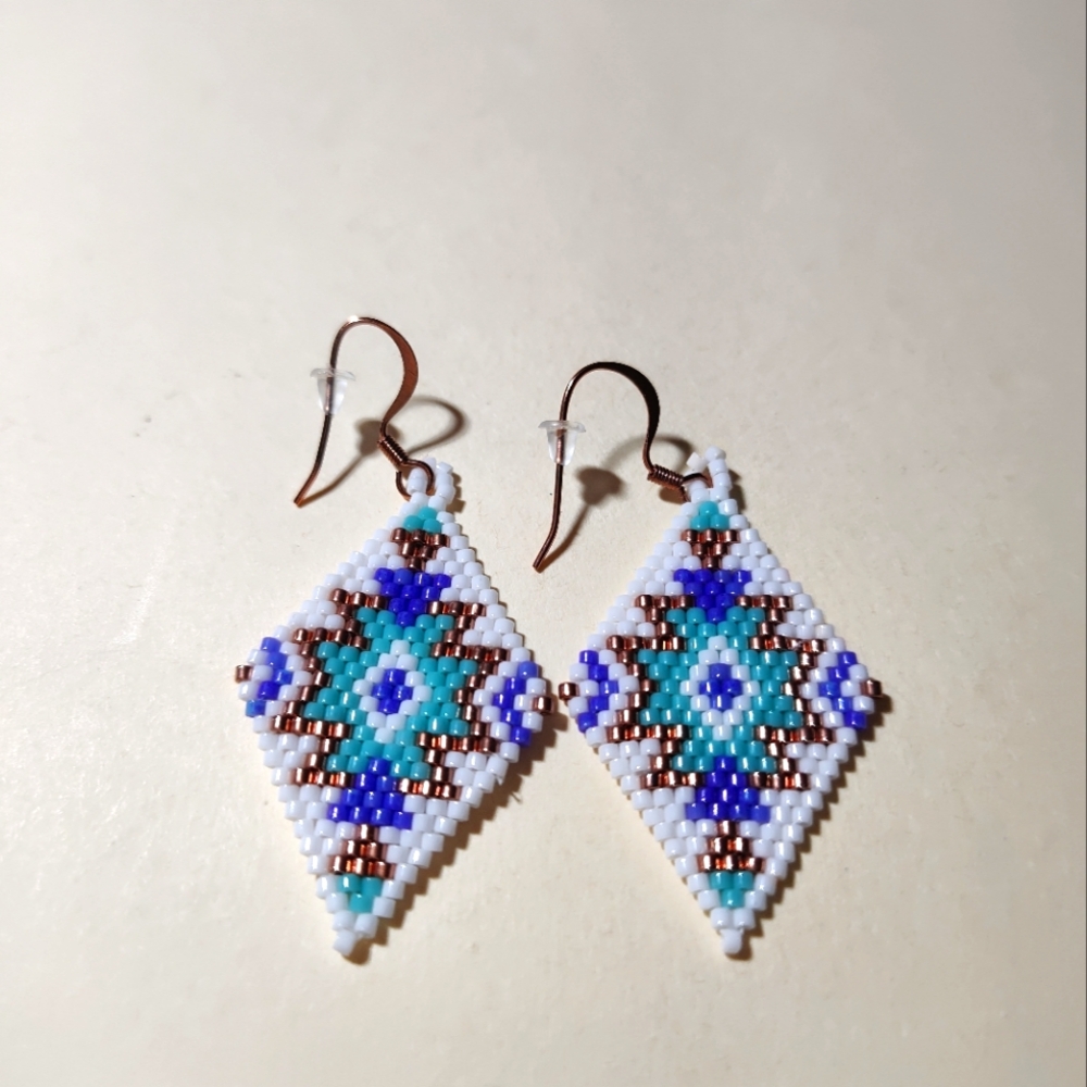 Handmade beaded Western style earrings - Picture 2 of 2